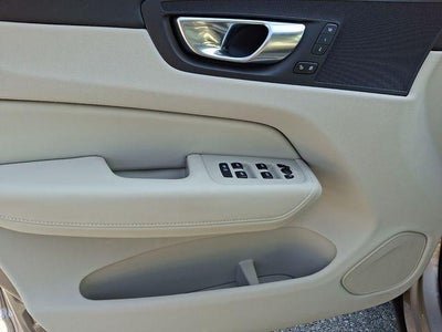 2025 Volvo XC60 Plug-In Hybrid T8 AWD Plus