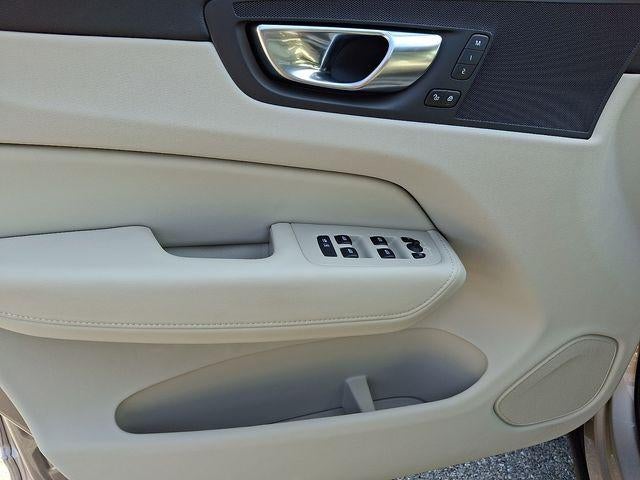 2025 Volvo XC60 Plug-In Hybrid T8 AWD Plus