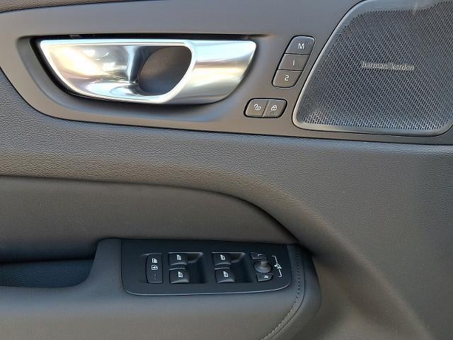 2026 Volvo XC60 Plug-In Hybrid T8 AWD Plus
