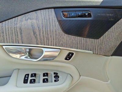 2024 Volvo XC90 B5 AWD Plus Bright Theme 7P