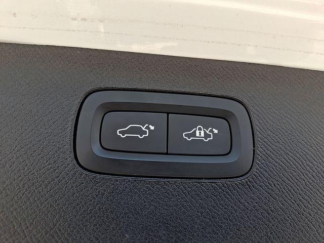 2024 Volvo XC90 B5 AWD Plus Bright Theme 7P
