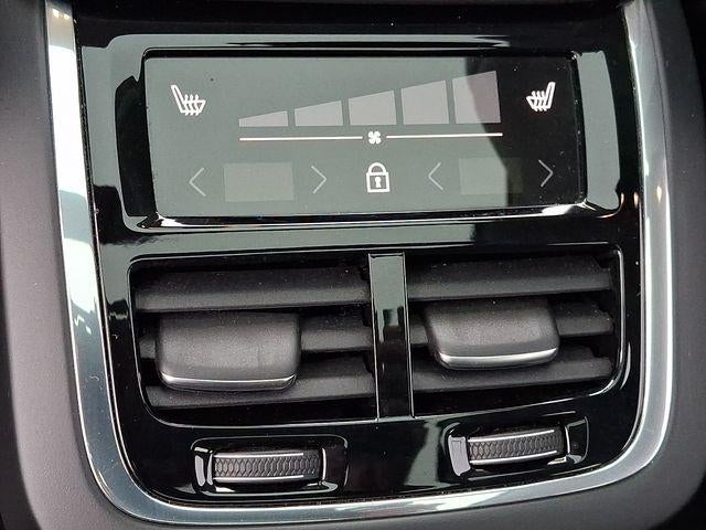 2023 Volvo XC60 B5 AWD Ultimate Bright Theme