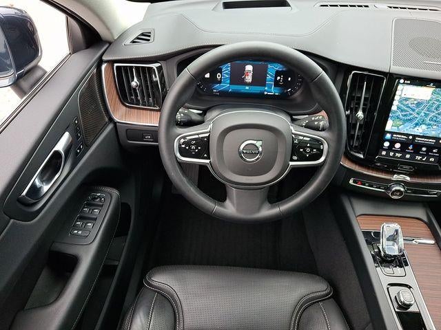 2023 Volvo XC60 B5 AWD Ultimate Bright Theme