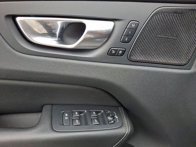 2023 Volvo XC60 B5 AWD Ultimate Bright Theme