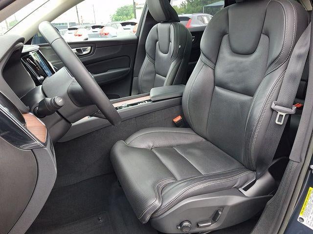 2023 Volvo XC60 B5 AWD Ultimate Bright Theme