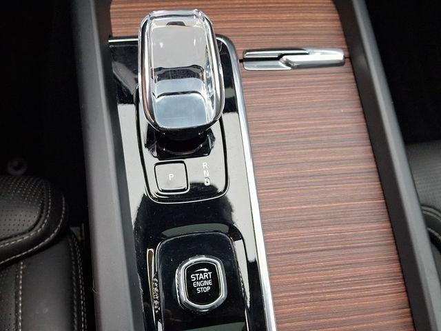 2023 Volvo XC60 B5 AWD Ultimate Bright Theme