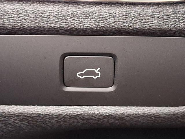 2023 Volvo XC60 B5 AWD Ultimate Bright Theme