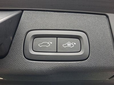 2023 Volvo XC60 B5 AWD Ultimate Bright Theme