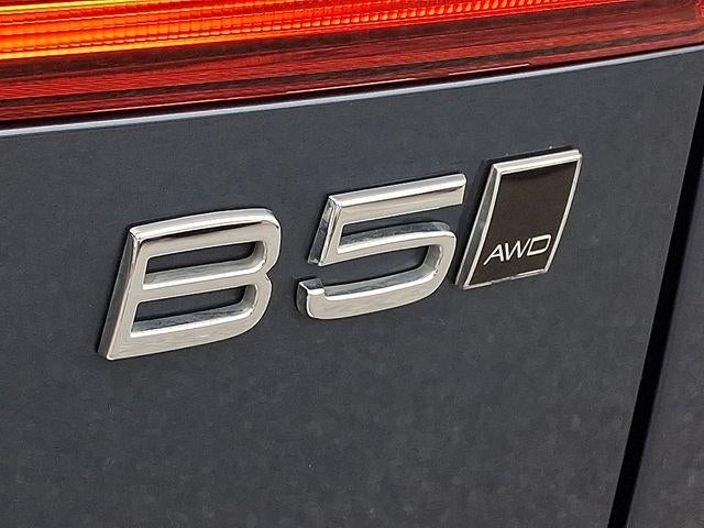 2023 Volvo XC60 B5 AWD Ultimate Bright Theme