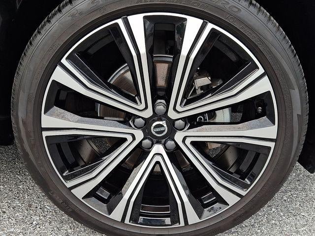 2023 Volvo XC60 B5 AWD Ultimate Bright Theme