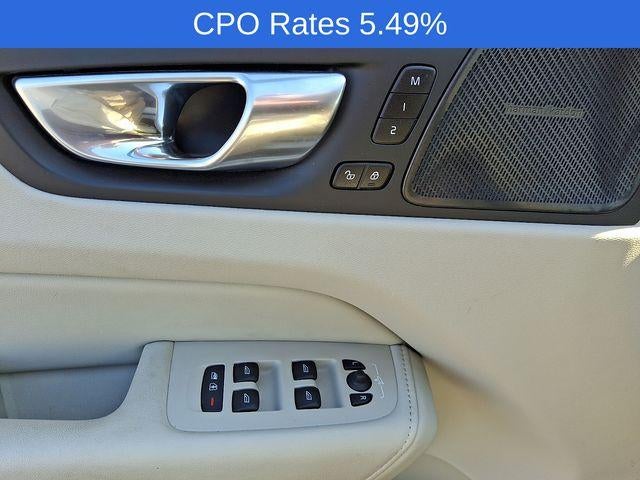 2023 Volvo XC60 B5 AWD Ultimate Bright Theme