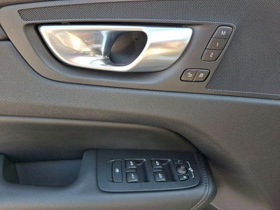 2024 Volvo XC60 B5 AWD Core Dark Theme