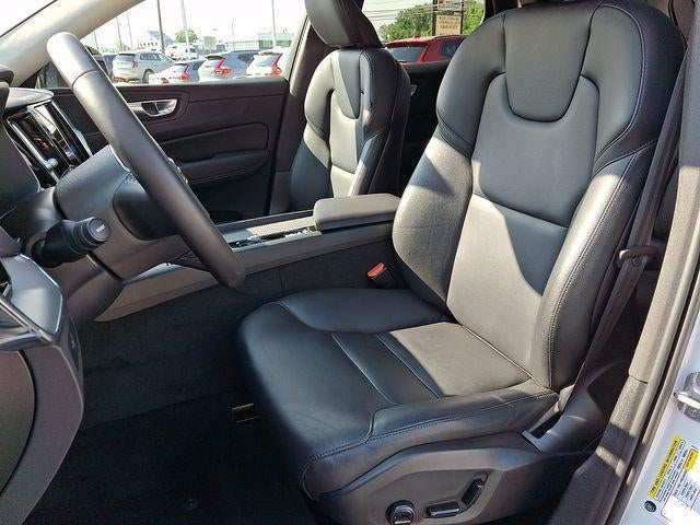 2024 Volvo XC60 B5 AWD Core Dark Theme
