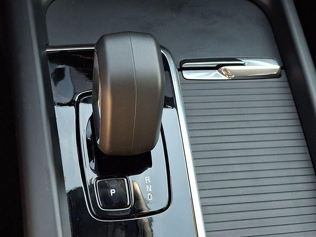 2024 Volvo XC60 B5 AWD Core Dark Theme