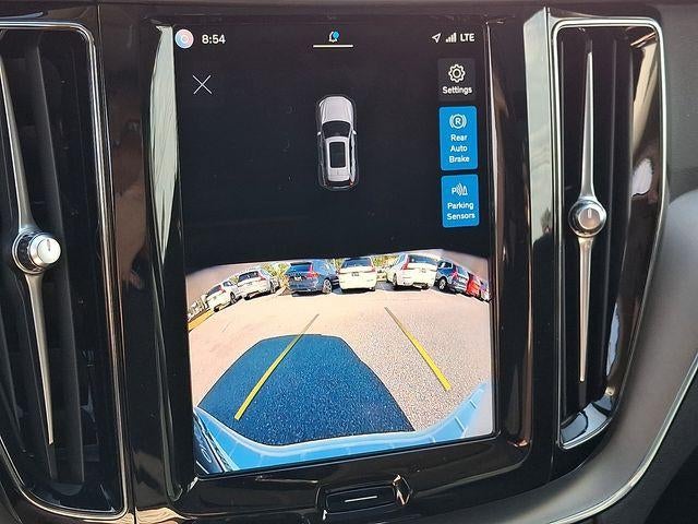 2024 Volvo XC60 B5 AWD Core Dark Theme
