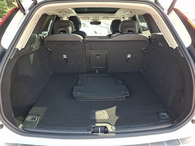 2024 Volvo XC60 B5 AWD Core Dark Theme