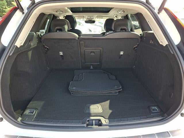 2024 Volvo XC60 B5 AWD Core Dark Theme