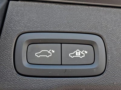 2024 Volvo XC60 B5 AWD Core Dark Theme