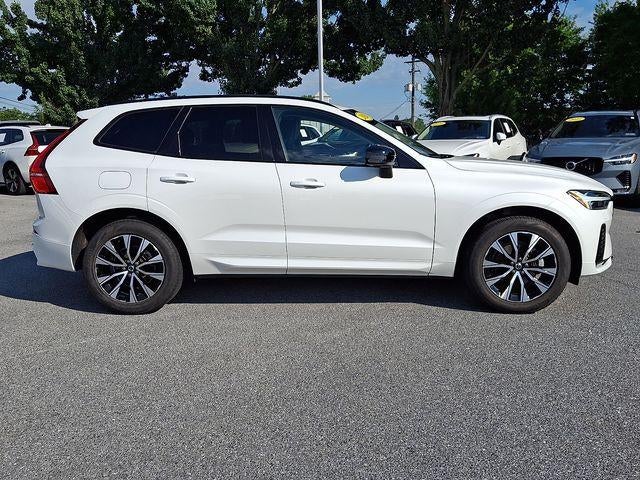 2024 Volvo XC60 B5 AWD Core Dark Theme