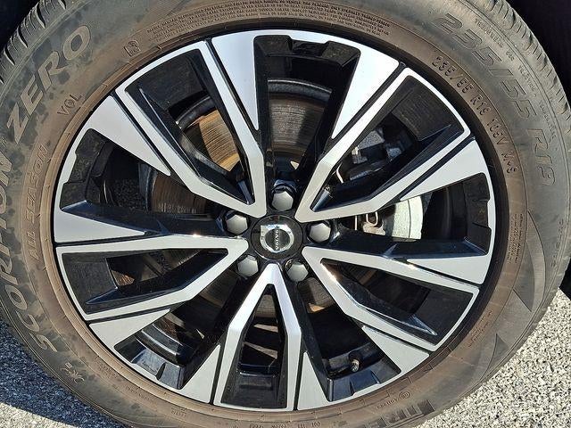 2024 Volvo XC60 B5 AWD Core Dark Theme