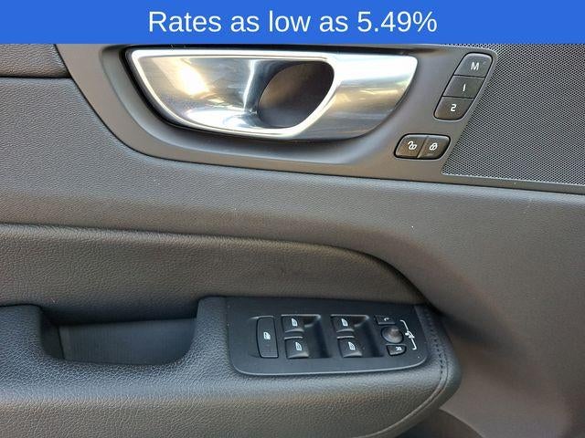 2022 Volvo XC60 B5 AWD Momentum