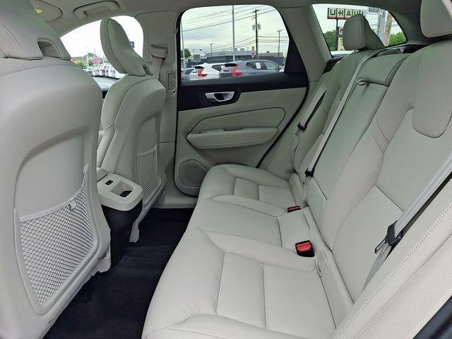 2024 Volvo XC60 B5 AWD Plus Dark Theme