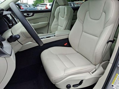 2024 Volvo XC60 B5 AWD Plus Dark Theme