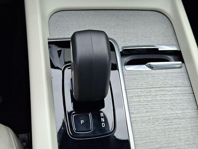 2024 Volvo XC60 B5 AWD Plus Dark Theme
