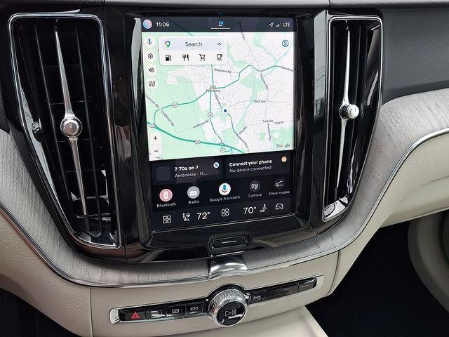 2024 Volvo XC60 B5 AWD Plus Dark Theme