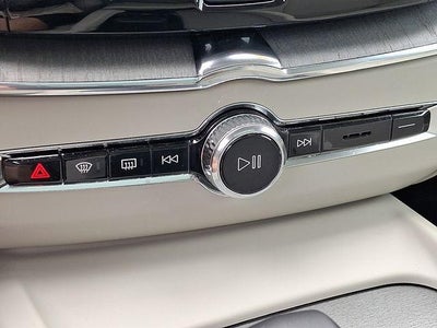 2024 Volvo XC60 B5 AWD Plus Dark Theme