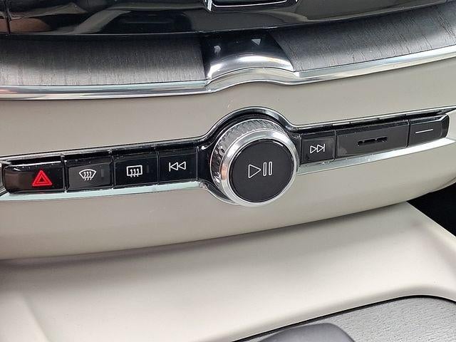 2024 Volvo XC60 B5 AWD Plus Dark Theme