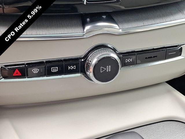 2024 Volvo XC60 B5 AWD Plus Dark Theme