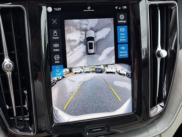 2024 Volvo XC60 B5 AWD Plus Dark Theme