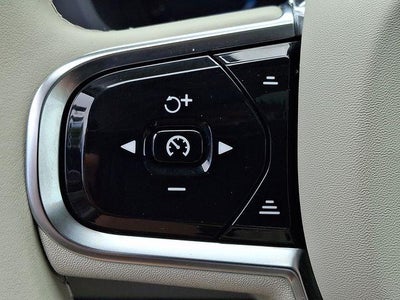 2024 Volvo XC60 B5 AWD Plus Dark Theme