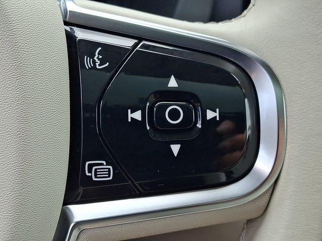 2024 Volvo XC60 B5 AWD Plus Dark Theme