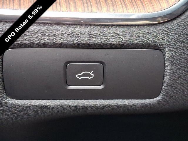 2024 Volvo XC60 B5 AWD Plus Dark Theme