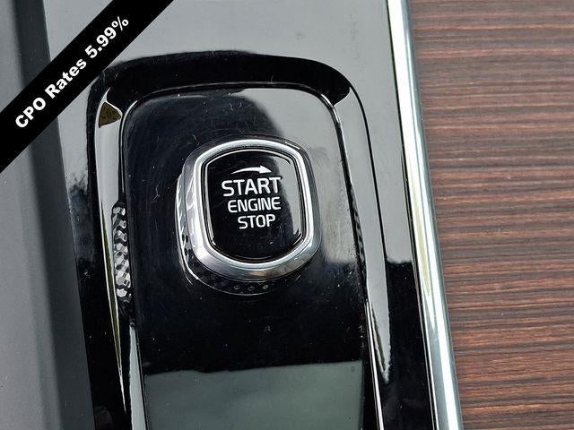 2024 Volvo XC60 B5 AWD Plus Dark Theme