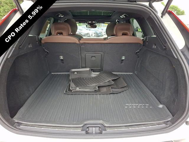 2024 Volvo XC60 B5 AWD Plus Dark Theme