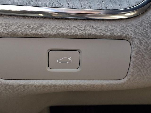 2024 Volvo XC60 B5 AWD Plus Dark Theme