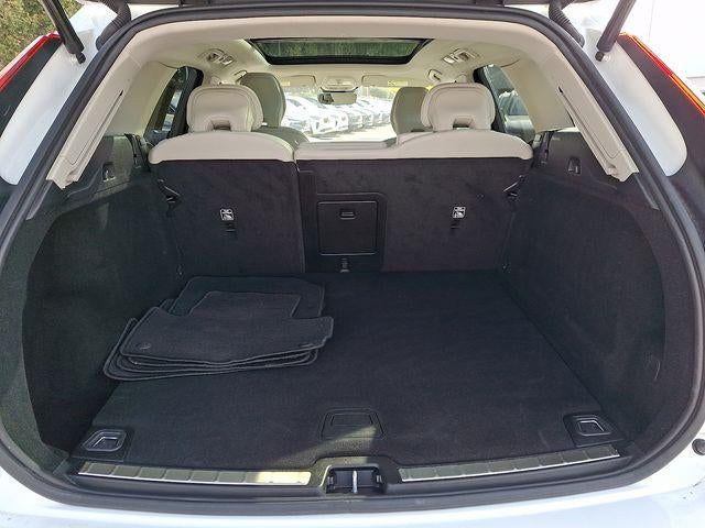 2024 Volvo XC60 B5 AWD Plus Dark Theme