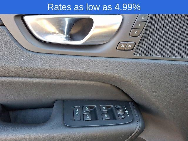 2024 Volvo XC60 B5 AWD Plus Dark Theme