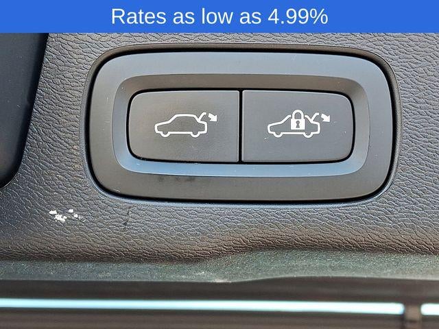 2024 Volvo XC60 B5 AWD Plus Dark Theme