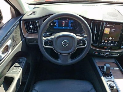 2024 Volvo XC60 B5 AWD Plus Dark Theme