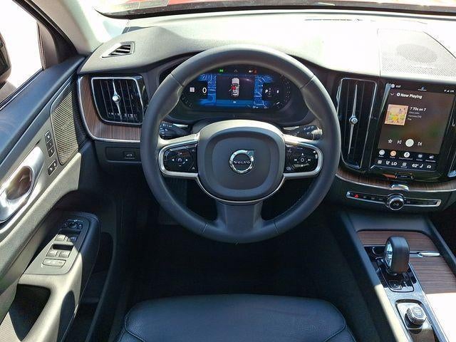 2024 Volvo XC60 B5 AWD Plus Dark Theme