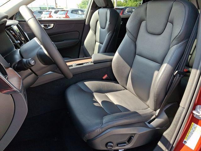 2024 Volvo XC60 B5 AWD Plus Dark Theme