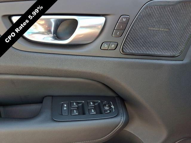 2024 Volvo XC60 B5 AWD Plus Dark Theme