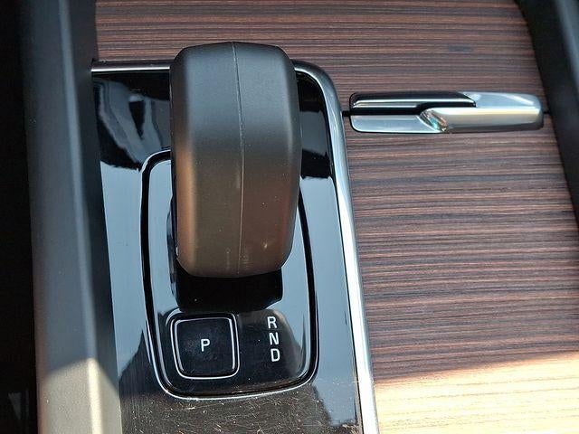2024 Volvo XC60 B5 AWD Plus Dark Theme