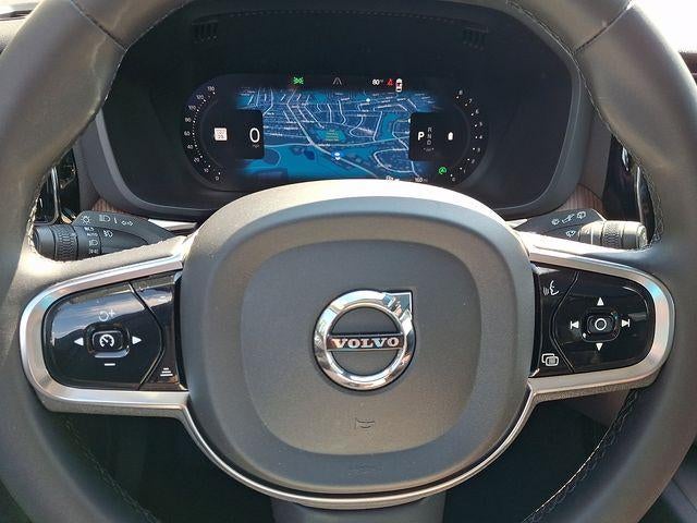 2024 Volvo XC60 B5 AWD Plus Dark Theme