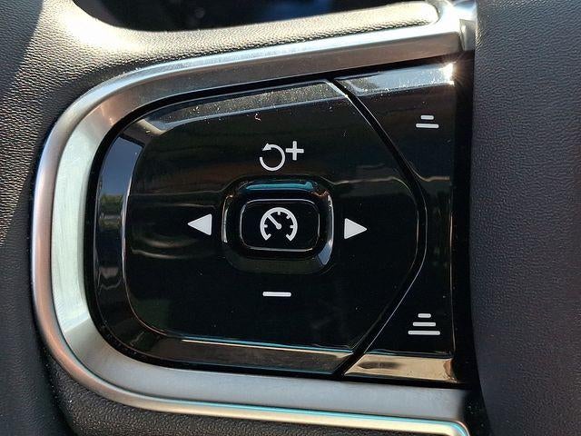 2024 Volvo XC60 B5 AWD Plus Dark Theme