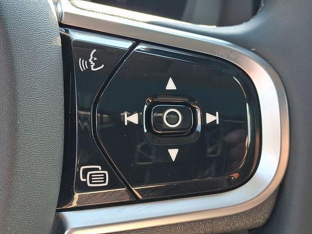 2024 Volvo XC60 B5 AWD Plus Dark Theme